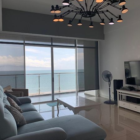Bay Resort Condominium, 7, Beach-Front Sea View, 6-8 Pax Miri Kültér fotó