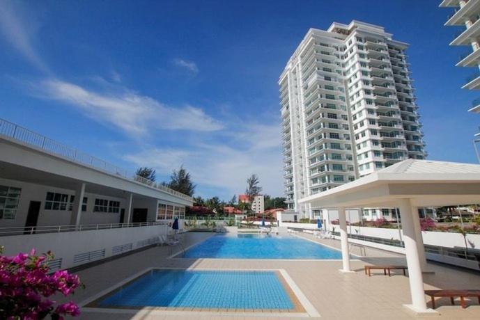 Bay Resort Condominium, 7, Beach-Front Sea View, 6-8 Pax Miri Kültér fotó